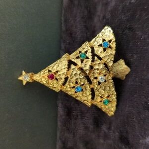 Unmarked Vintage Gold Tone Christmas Tree Pin Brooch w/Rhinestones